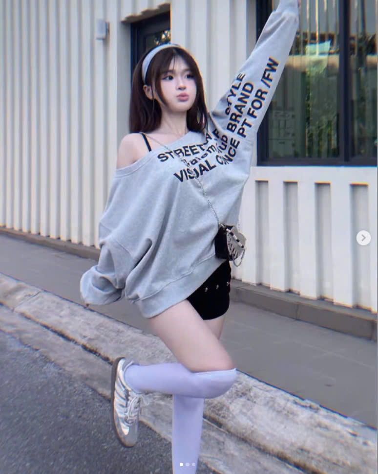 Áo trễ vai SWEATER