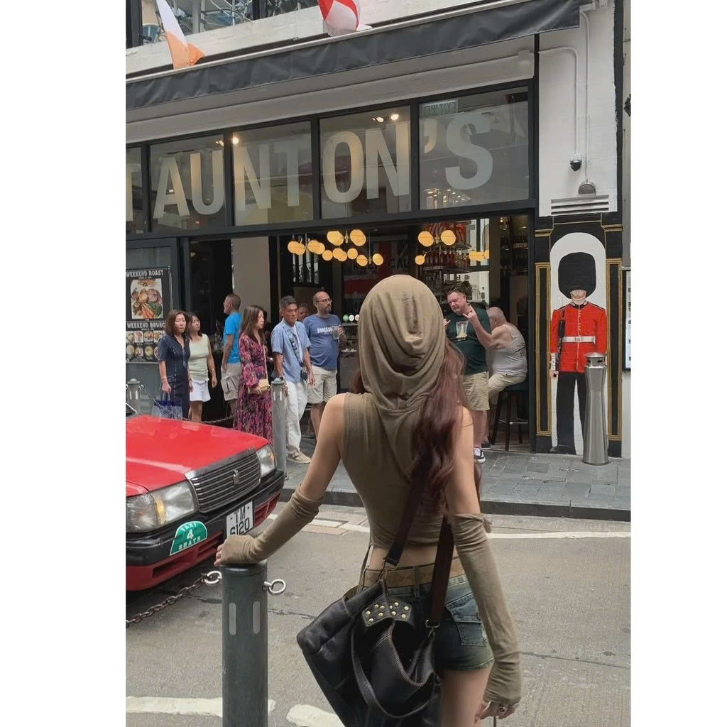 Áo Cổ Cao Cắt Xẻ