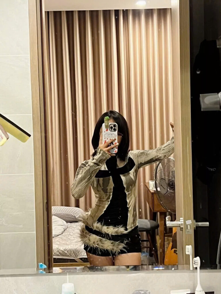 Áo Len Tay Dài Wild Charm