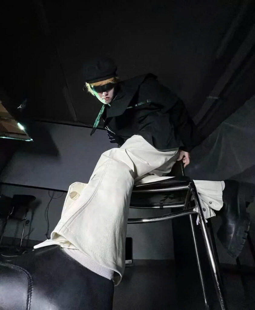 Quần Jean Trắng Distressed