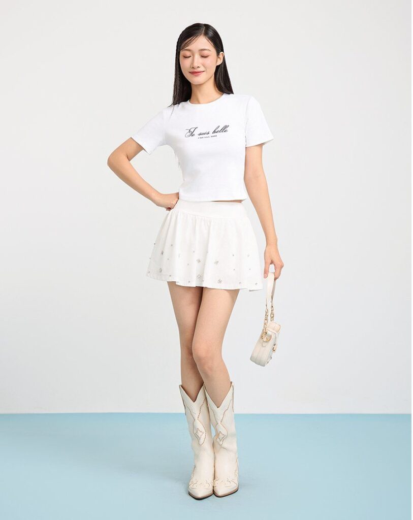 Áo Baby tea kết hợp chân váy